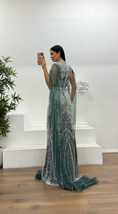 Yeşil Kollu İnci Süslemeli Abiye Elbise